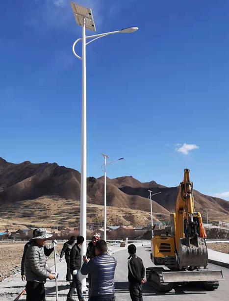 甘南碌曲10米城中太阳能路灯项目