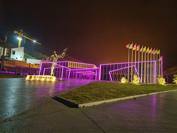 城市亮化是现代城市建设的重要组成部分，它不仅可以美化城市的夜景，还能提升城市的整体形象。随着科技的不断进步，城市亮化也得到了更多的关注和创新。本文将介绍一些关于城市亮化的创意和技术，帮助读者了解城中城市亮化的重要性以及如何进行城中城市亮化的规划和实施。