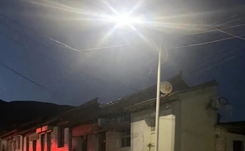 农村院子里最适合的城中太阳能路灯亮度与安装要点